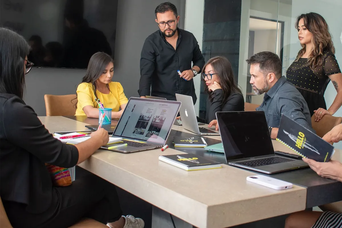 Equipo Hello Media